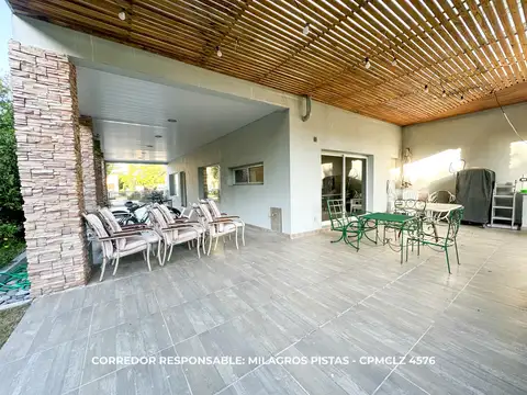 Casa 4 ambientes con 3 baños