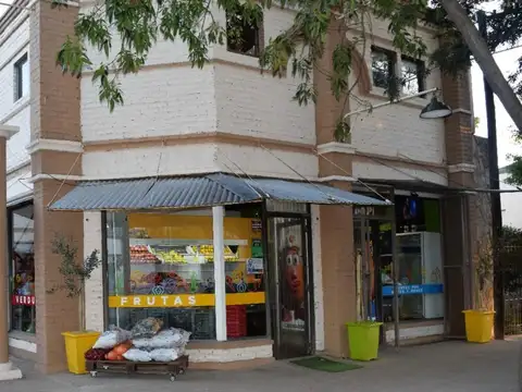 Complejo comercial. AV Mullally
