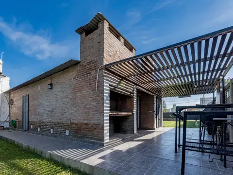 Casa 2 ambientes con 1 baño