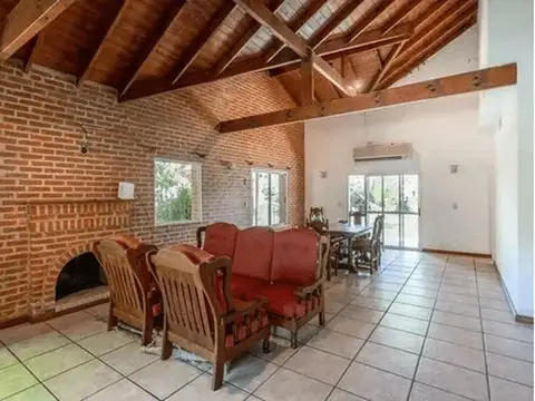 Casa 6 ambientes con 4 baños