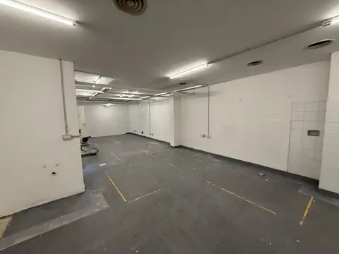 Oficina 9 ambientes con 3 baños