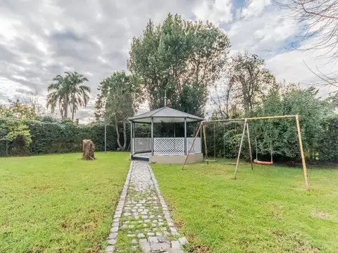 Casa en Venta con 3 cocheras