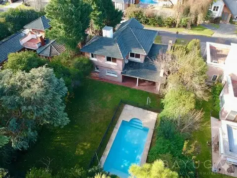 Casa en Venta con 5 cocheras