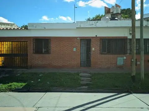 CASA 3 DOMITORIOS VENTA ZONA SUR DUEÑO FINANCIA