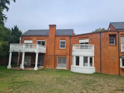 Casa en Venta con 4 cocheras