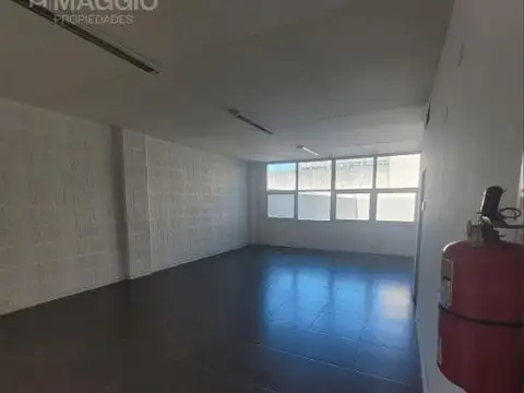 Oficina 3 ambientes con 1 baño