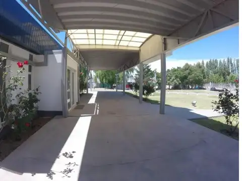 Alquilo Base con Oficinas, playa de maniobras, y galpónes en