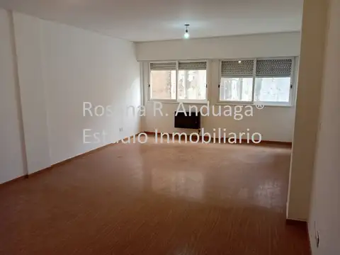 MONOAMBIENTE AMPLIO  -ZONA FACULTADES Y HOSPITALES VIVIENDA Y APTO  PROFESIONAL  33m² JUNIN AL 900