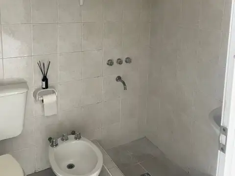 DUPLEX DE 1 DORMITORIO- AV COLON
