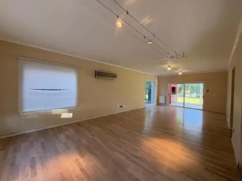 Casa 4 ambientes con 3 baños