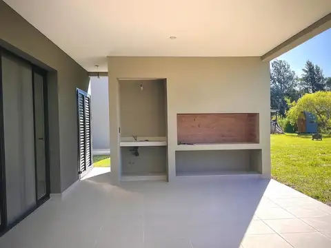 Casa 4 ambientes con 3 baños