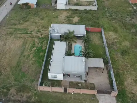 Casa en venta - Estilo steel frame.