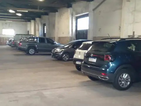 Concordia - Cochera  con capacidad para 31 vehículos ! 900 m2.