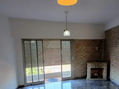 EXCELENTE DEPARTAMENTO DE 2 AMBIENTES AL FRENTE AMPLIO