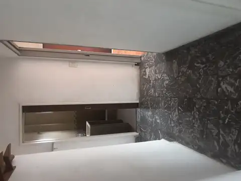 EXCELENTE DEPARTAMENTO DE 2 AMBIENTES AL FRENTE AMPLIO