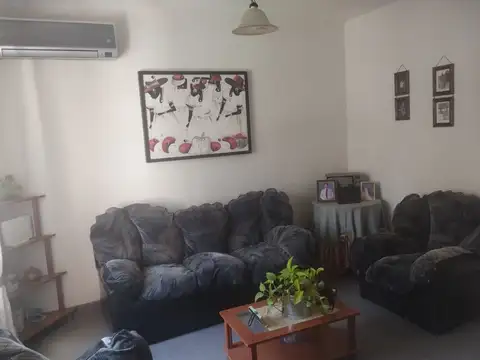 Casa 5 ambientes con 1 baño