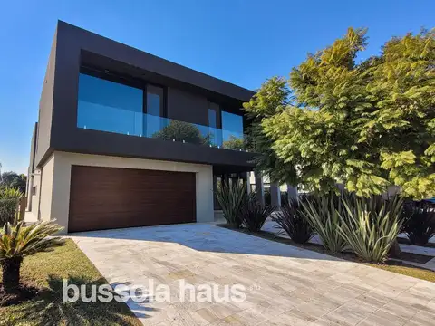 Casa en venta  7 ambientes en El Yacht Nordelta Tigre