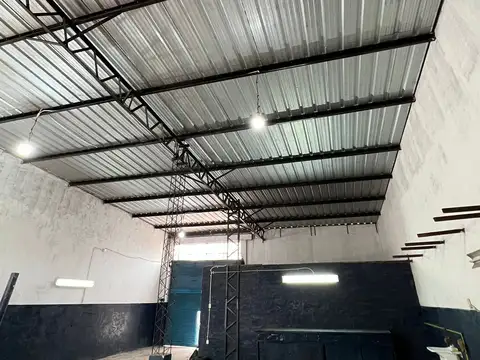 Deposito amplio, ubicado en Lamadrid 2448, Lomas de Zamora