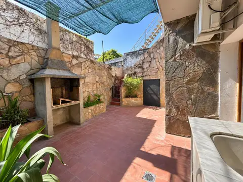 VENTA: Casa de dos dormitorios con patio y terraza. APTA CRÉDITO