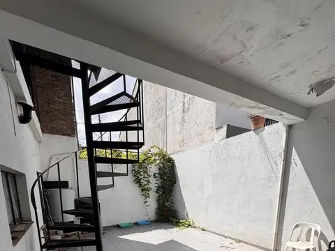 CASA IDEAL 2 FAMILIAS LOTE PROPIO