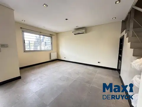 Casa en Alquiler con 2 cocheras