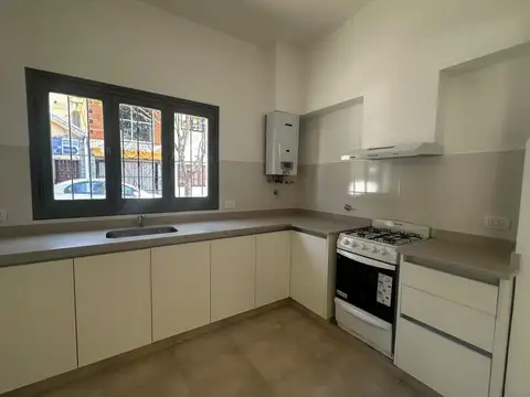 Casa 7 ambientes con 1 baño