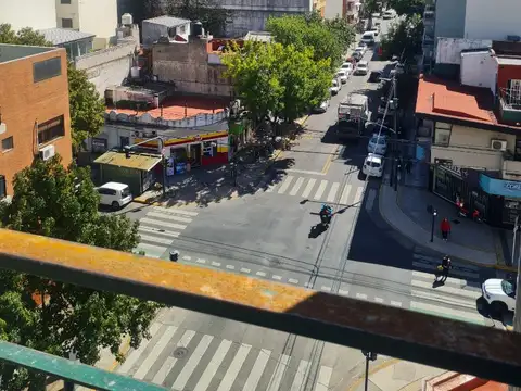 HERMOSO DEPARTAMENTO SOBRE ARTIGAS, CON BALCON CORRIDO