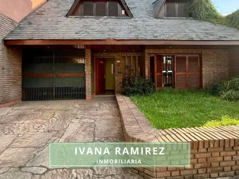 Chalet de 6 ambientes, Apto Crédito Hipotecario en Lujan Centro.