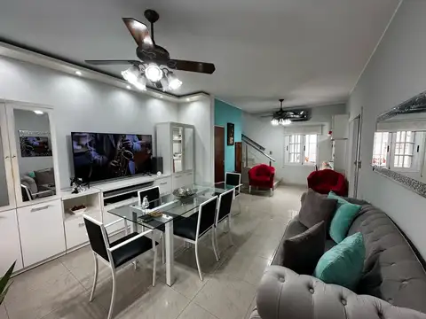 Casa En Dos Plantas Funcional, Confort, Detalles De Calidad