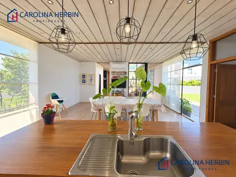 Casa en Venta con 4 cocheras