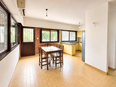 Casa 4 ambientes con 3 baños