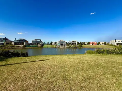 Terreno en Venta de 908,0 m2
