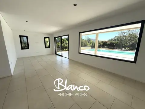 Casa en Alquiler con 1 cochera