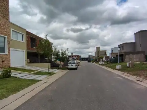 VENTA LOTE EN DOCTA ETAPA 4 360 M2 APTO DUPLEX