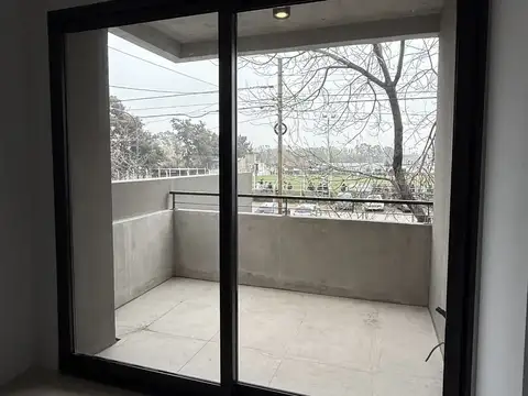 ALQUILER OFICINA  MONOAMBIENTE  C/ BALCÓN  A ESTRENAR AL FRENTE  VILLA URQUIZA