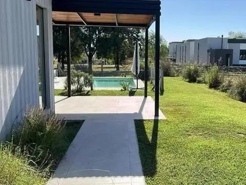 Casa en Alquiler de 3 dormitorios