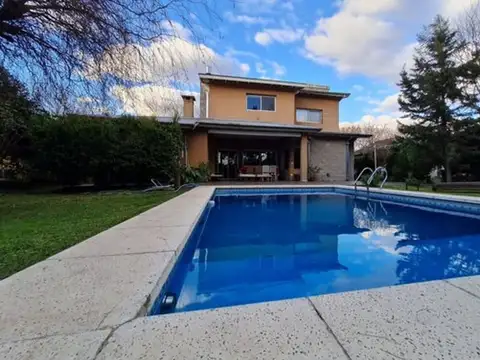 Casa en Alquiler en Garin, USD 1.400