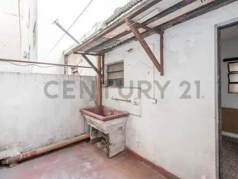 Casa en venta - a reciclar - Flores