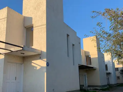 VENTA DUPLEX EN HOUSING VILLA RIVERA INDARTE