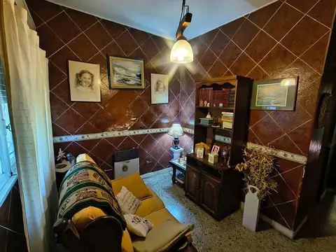 Casa 5 ambientes con 1 baño