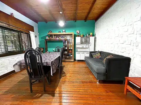 Casa 4 ambientes con 2 baños