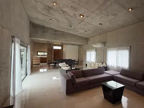 Casa en Alquiler de 3 dormitorios