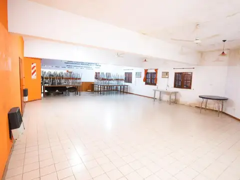 Alquiler o  Venta  Inmueble Comercial multiples niveles ingreso vehicular PERMUTA DIRECTA