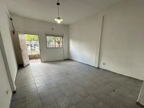 Departamento en Alquiler en Rafael Calzada, $ 250.000