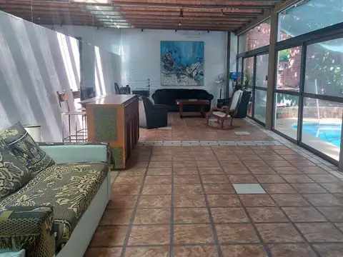 Casa en alquiler - 4 Dormitorios 4 Baños - Cochera - 200Mts2 - Constitución