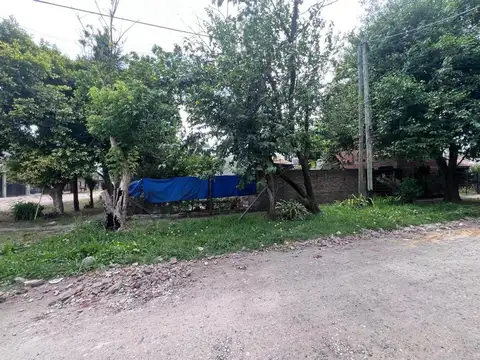 Lote con Construcción Precaria.