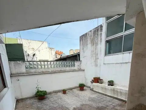 Depto Tipo Casa en Venta 80 años