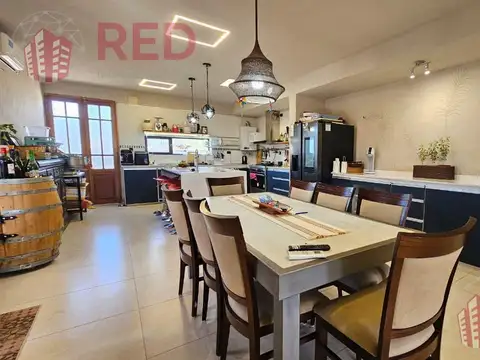 Casa 4 ambientes con 2 baños