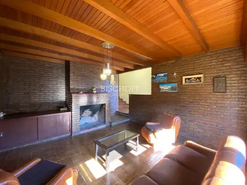 Casa 5 ambientes con 4 baños