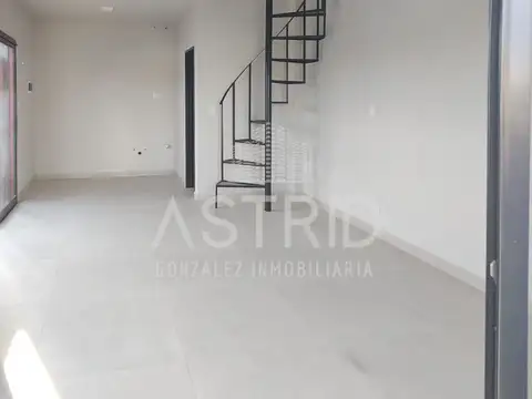 Local en duplex a la venta en complejo comercial en San Fernando